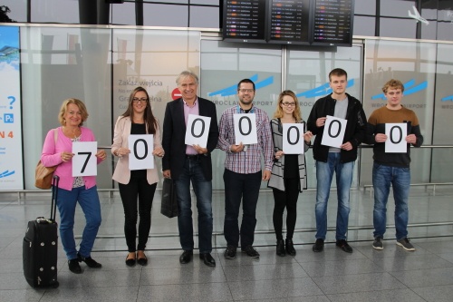 Jubileuszową, 7-milionową pasażerką Ryanaira w porcie we Wrocławiu była p. Bożena Milne (z lewej) / Zdjęcie: Ryanair 