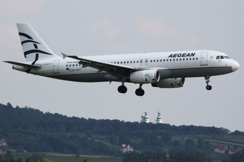 Od 21 czerwca do 27 września 2016 greckie Aegean Airlines będą wykonywały regularne rejsy z Aten do Krakowa. Wcześniej przewoźnik ten latał już na krakowskie lotnisko, jednak były to loty czarterowe dla biur podróży / Zdjęcie: Marcin Sigmund