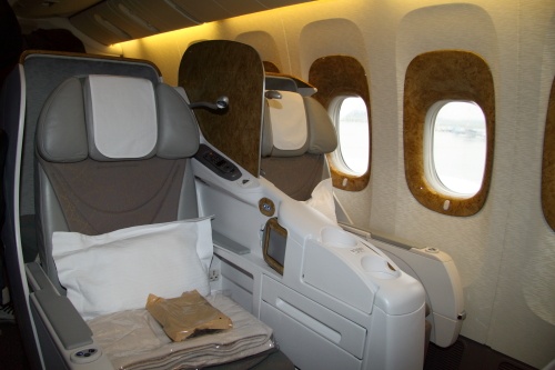 Pasażerowie mają też do dyspozycji 42 fotele w klasie biznes, rozkładane do pozycji leżącej
