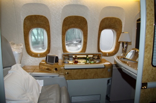 Na pokładzie samolotu znajduje się 8 luksusowych kabin klasy pierwszej 