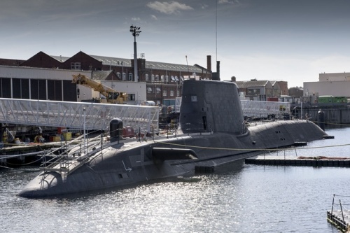 HMS Artful jest pierwszym okrętem podwodnym Royal Navy wyposażonym w nowy system zarządzania walką CCS / Zdjęcie: MO W. Brytanii