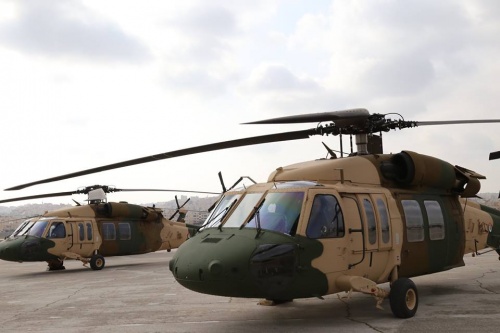 Jordańskie śmigłowce transportowe UH-60A Black Hawk na płycie lotniska wojskowego w Ammanie / Zdjęcie: Ambasada USA w Jordanii