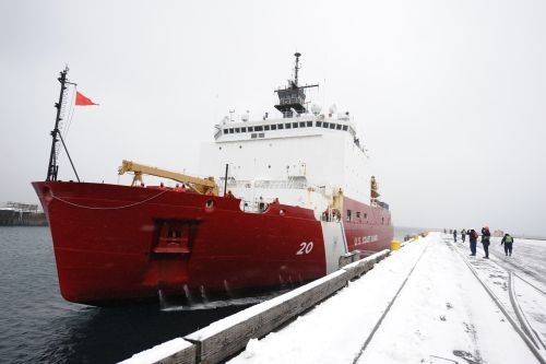 Najmłodszy amerykański lodołamacz, USCGC Healy, rozpoczął nową misję badawczą. Jednostka będzie służyć na wodach Oceanu Arktycznego / Zdjęcie: USCG