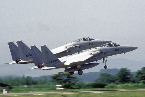 Najstarsze japońskie F-15J i DJ (oparte o modele C/D) mają już za sobą ponad 25 lat służby / Zdjęcie: USAF