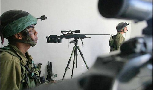 Najbardziej rozpowszechnionym powtarzalnym karabinem wyborowym Cahal, obok amerykańskiego M24 (Remington Model 700BDL), jest niemiecki 7,62-mm Mauser 86SR. Na zdjęciu broń w 84. Brygadzie Piechoty Giwati podczas niedawnej operacji przeciwko Hamasowi w Strefie Gazy