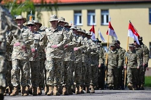 W ubiegłym tygodniu pożegnano pododdziały 15. Giżyckiej Brygady Zmechanizowanej w Orzyszu i 6. batalionu powietrznodesantowego w Gliwicach, które wyruszą na misje w Afganistanie i Kosowie / Zdjęcie: Dowództwo Operacyjne Rodzajów Sił Zbrojnych