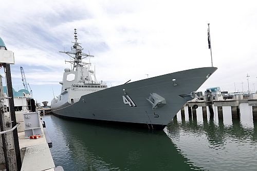 HMAS Brisbane podczas zeszłorocznej ceremonii wodowania / Zdjęcie: MO Australii