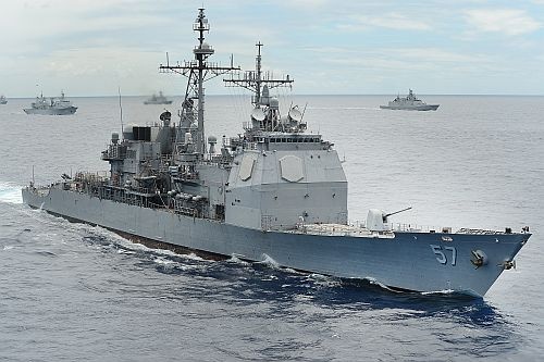 Po wypadku z południowokoreańskim kutrem rybackim USS Lake Champlain kontynuował przejście wodami Morza Japońskiego o własnych siłach / Zdjęcie: Mass Communication Specialist 1st Class Shannon Renfroe, USN