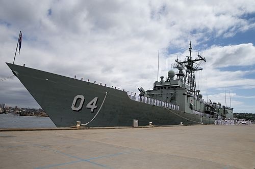 Fregata rakietowa HMAS Darwin (FFG 04), typu Adelaide, została wycofana ze służby w sobotę, podczas ceremonii zorganizowanej w Sydney / Zdjęcie: MO Australii
