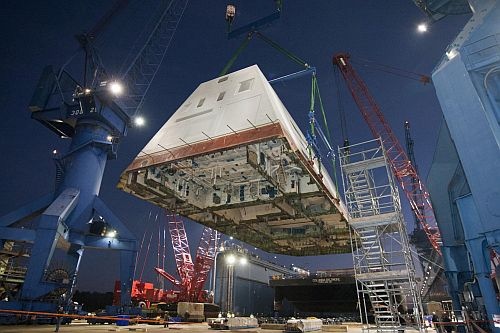 Około 2 mld USD zostaną zainwestowane w kontrolowane przez General Dynamics stocznie, budujące okręty dla US Navy / Zdjęcie: US Navy