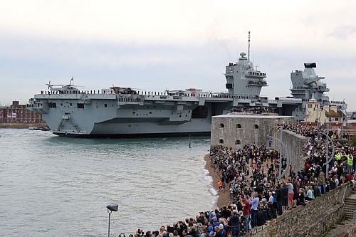 HMS Queen Elizabeth ma opuścić jutro port w Portsmouth i rozpocząć kolejne próby morskie / Zdjęcie: MO Wielkiej Brytanii