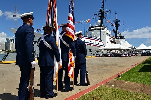 USCGC Sherman zakończył służbę podczas uroczystości zorganizowanej w Honolulu na Hawajach / Zdjęcie: Petty Officer 1st Class Matthew S. Masaschi, USCG