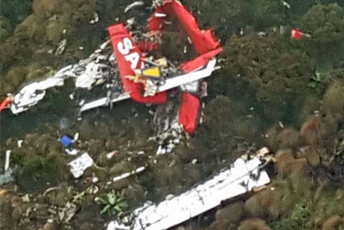 Wrak rozbitego w górach Aberdare w Kenii samolotu Cessna Grand Caravan, w którym zginęło 10 osób / Zdjęcie: via standardmedia