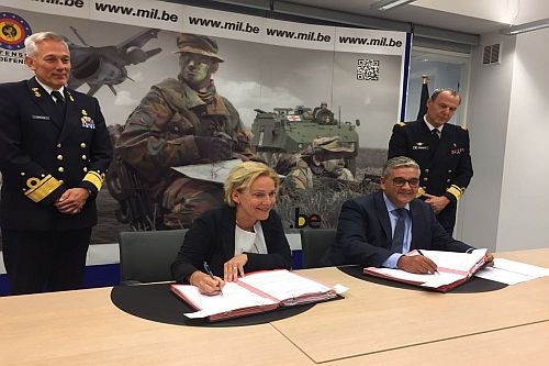 Ministrowie obrony Holandii i Belgii, p. Ank Bijleveld-Schouten i Steven Vandeput, podpisują porozumienie w sprawie budowy nowych fregat rakietowych i okrętów przeciwminowych / Zdjęcie: MO Holandii