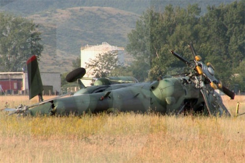 Wrak rozbitego w bazie Krumovo bułgarskiego śmigłowca Mi-17 / Zdjęcie: btvnovinite