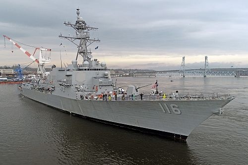USS Thomas Hudner przekazany US Navy / Zdjęcie: Bath Iron Works