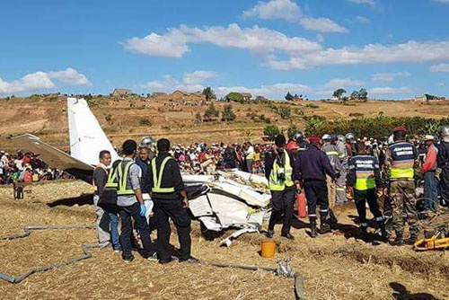Wrak rozbitego na Madagaskarze Pipera Navajo, w którym zginęło 5 osób / Zdjęcie: Twitter – AirCrashMayday
