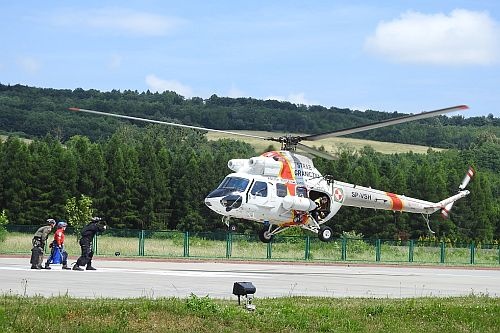 Funkcjonariusze Bieszczadzkiego, Podlaskiego oraz Nadwiślańskiego Oddziału SG oraz innych służb podczas szkolenia wysokościowego / Zdjęcia: BOSG