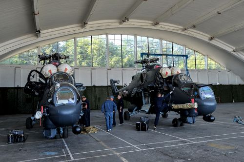 Para węgierskich Mi-24P po dotarciu do bazy w Szolnok / Zdjęcie: MO Węgier