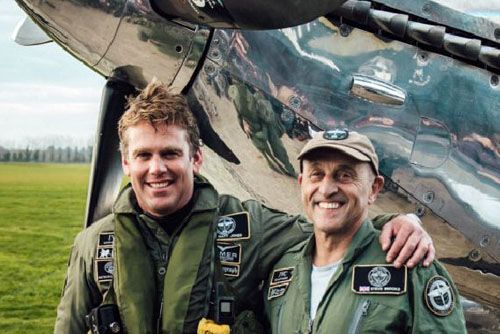 Piloci Silver Spitfire w jego locie dookoła świata –  45-letni Matt Jones i 58-letni Steve Brooks / Zdjęcie: IWC Schaffhausen