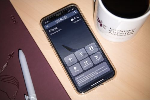 Aplikacja Lotniska Chopina jest już dostępna w języku polskim, jak i angielskim. Program dostosowany do smartfonów i tabletów, które pracują na systemach iOS i Android, znaleźć można w App Store i Google Play / Zdjęcie: Lotnisko Chopina