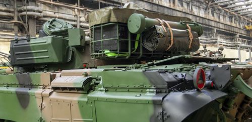 Remonty wozów T-72 i PT-91 są specjalnością Gliwic i ich zwykła procedura jest dobrze opanowana przez zespół z Łabęd. Nowością jest proces tzw. modyfikacji czołgów T-72, którego zakres wynika z lipcowej umowy z MON. Dlatego też wypracowano nowe podejście techniczne i technologiczne do tych procesów / Zdjęcia: ZM Bumar-Łabędy
