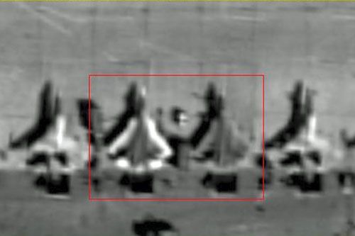 Jedno ze zdjęć satelitarnych, które opublikowano po pierwszym pobycie rosyjskich Su-57 w bazie Hmejmim w Syrii / Zdjęcie: ISI