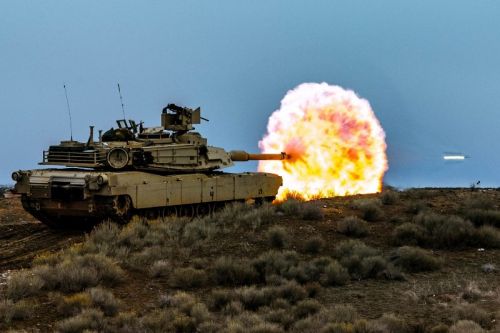 Najnowsza amunicja M829A4 jest używana wyłącznie przez załogi amerykańskich czołgów M1 Abrams uzbrojonych w gładkolufową armatę M256 kal. 120 mm / Ilustracja: Departament Obrony USA