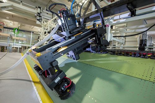 Uzyskiwanie rekordowych wyników w produkcji samolotów cywilnych umożliwia Airbusowi coraz większa automatyzacja, w tym wykorzystywanie robotów MTM Robotics / Zdjęcie: Airbus