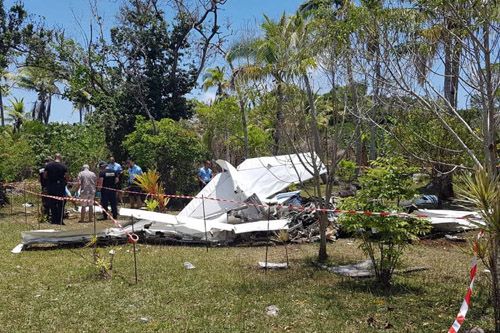 Wrak samolotu Mooney M20J, który dziś w nocy rozbił się na Wyspie Lojalności w Nowej Kaledonii. Samolot rozbił się doszczętnie, ale nie spłonął / Zdjęcie: lnc