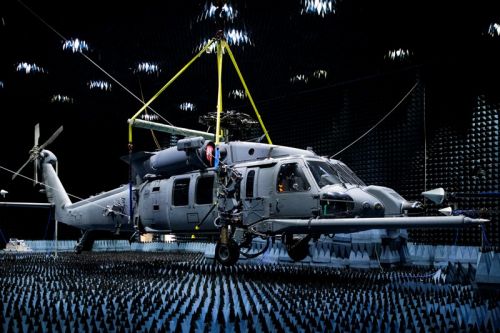 HH-60W w komorze bezodbiciowej w bazie Eglin / Zdjęcie: USAF 
