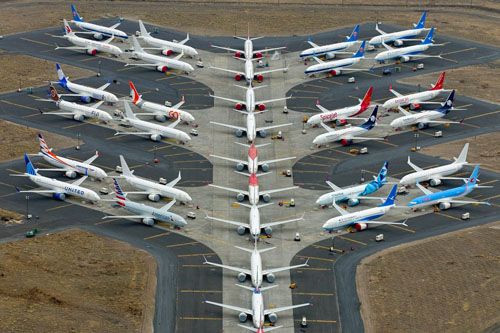 Blisko 200 zmontowanych samolotów Boeing 737 MAX, przeznaczonych dla linii lotniczych na całym świecie, jest zaparkowanych na międzynarodowym lotnisku hrabstwa Grant w Moses Lake Washington / Zdjęcie: Mike Siegel – The Seattle Times