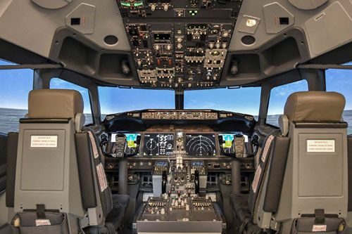 Wnętrze jednego z symulatorów lotu samolotu Boeing 737 MAX - produktu, który sprawił tyle problemów amerykańskiemu koncernowi / Zdjęcie: Boeing
