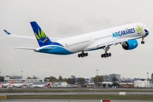 W 2019 koncern z Tuluzy przekazał użytkownikom m.in. 25 samolotów szerokokadłubowych A350-1000 (na zdjęciu jeden z nich, należący do Air Caraibes / Zdjęcie: Airbus
