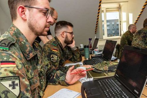 Digitalizacja brygady wiąże się z wyposażeniem 2400 pojazdów i stanowisk dowodzenia w elementy BMS / Zdjęcie: Bundeswehra