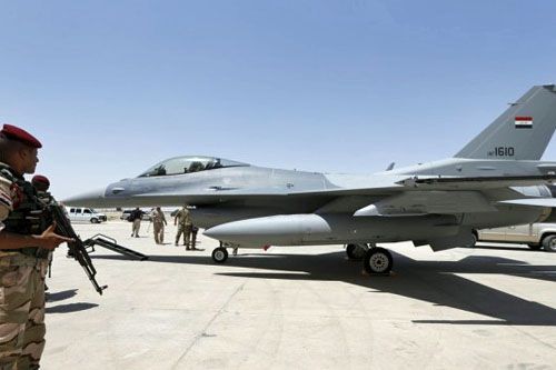W związku ze wstrzymaniem wsparcia logistycznego, irackie F-16IQ (podobnie jak polskie F-16C/D) coraz częściej będą pozostawać na ziemi, zamiast wspierać wojska walczące z rebeliantami / Zdjęcie: MO Iraku
