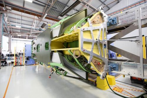 Australijski zespół, używając wspomagania komputerowego, zaprojektował i wyprodukował z materiałów kompozytowych kadłub bbsl Loyal Wingman, o długości 11,7 m / Zdjęcie: Boeing