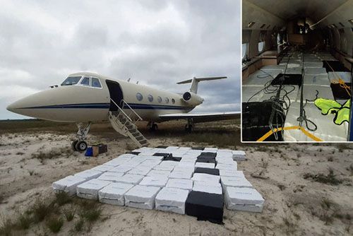 Samolot dyspozycyjny Gulfstream G2, którym do Belize przemycano 69 paczek kokainy wartej 100 mln USD. Jego piloci po przymusowym lądowaniu na plaży uciekli. To w ich poszukiwaniach brał udział śmigłowiec Iroquois, który się rozbił / Zdjęcia: breakingbelizenews