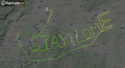 Napis STAYHOME narysowany przez austriackiego pilota samolotem Diamond DA40 Diamond Star na niebie w rejonie Wiener Neustadt rankiem 16 marca 2020 / Ilustracja: flightradar24