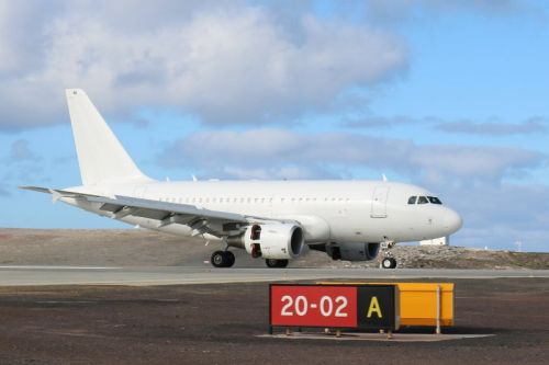 A318 po lądowaniu na Wyspie Św. Heleny / Zdjęcie: Port lotniczy Św. Helena