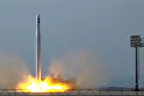 Start rakiety nośnej Qased z wyrzutni na poligonie Shahroud w północno-wschodniej części Iranu / Zdjęcie: via iribnews