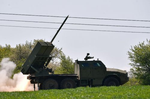 Pociski wystrzelone z NORA-B52 i LRSWM M18 (na zdjęciu) trafiły w cele leżące w odległości 40 km / Zdjęcia: MO Serbii 
