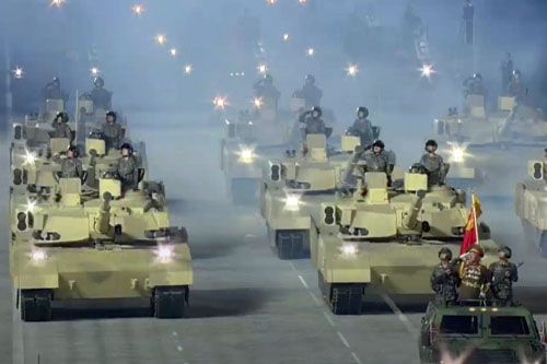 Zupełnie nowe czołgi podstawowe, zaprezentowane w czasie parady, przypominają rosyjskie T-14 Armata. Mają podobne podwozia i wieże, a nawet układ systemów ofensywnych i obronnych
