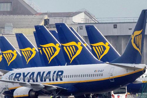 W ciągu pierwszych trzech miesięcy tzw. pandemii w Europie Ryanair uziemiły 99% swoich samolotów, w większości Boeingów 737 / Zdjęcie: news360