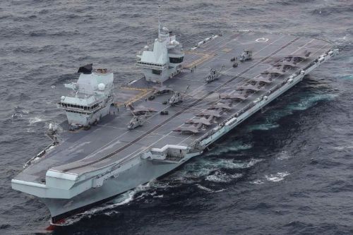 Lotniskowiec HMS Queen Elizabeth ma pojawić się na wodach okalających Japonię na początku przyszłego roku / Zdjęcie: MO W. Brytanii 