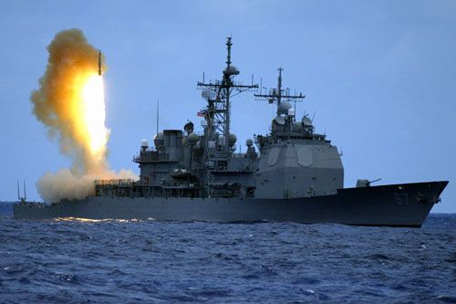 USS Shiloh (CG-67), krążownik rakietowy klasy Ticonderoga wystrzeliwuje pocisk rakietowy SM-3 w czasie wspólnych testów US Navy i MDA / Zdjęcie: US Navy