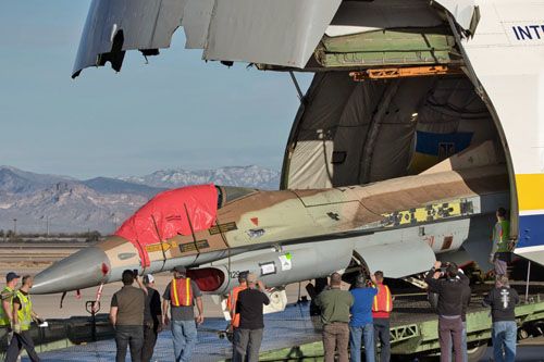 4 pierwsze z zakupionych przez Top Aces myśliwce F-16 (3 w wersji A i jeden B) zostały – po zdemontowaniu – załadowane 27 stycznia 2021 w porcie lotniczym Ben Guriona pod Tel Awiwem na pokład An-124-100 i przewiezione do F-16 Center of Excellence w Phoenix-Mesa Gateway Airport w Arizonie / Zdjęcie: Twitter – Top Aces
