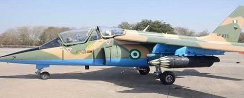 Feralny Alpha Jet z oznaczeniem taktycznym NAF 475, którego lot bojowy przeciwko terrorystom 31 marca 2021 zakończył się tragicznie dla dwóch prowadzących go lotników / Zdjęcie: Nigerian Air Force