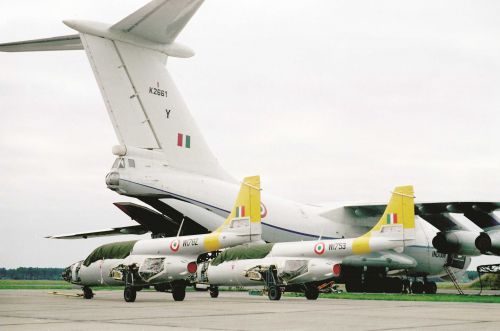 Remontowane w Bydgoszczy Iskry trafiały do WZL-2 na pokładzie samolotów Ił-76. Transportowiec zabierał na pokład trzy kompletne TS-11 / Zdjęcie: WZL 2
