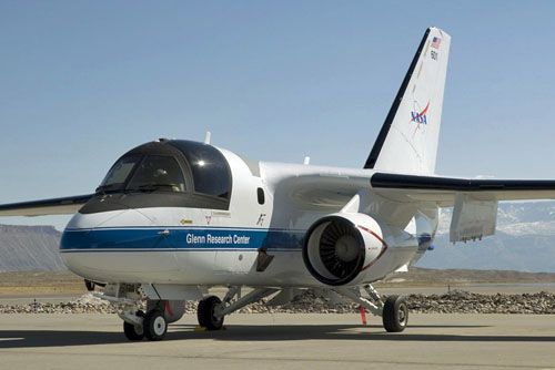 Ostatni latający kosmiczny S-3A Viking w barwach NASA odchodzi na emeryturę, którą spędzi w muzeum lotniczym i kosmicznym w San Diego w Kalifornii / Zdjęcie: USAF – Louis DePalaemarae